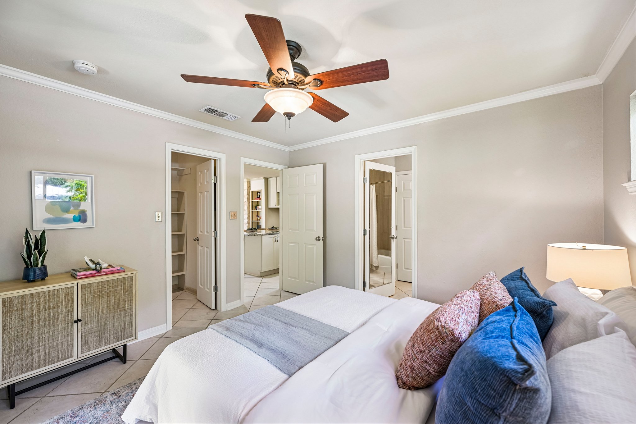 Enfield Rd unit 8-S1208-023.jpg