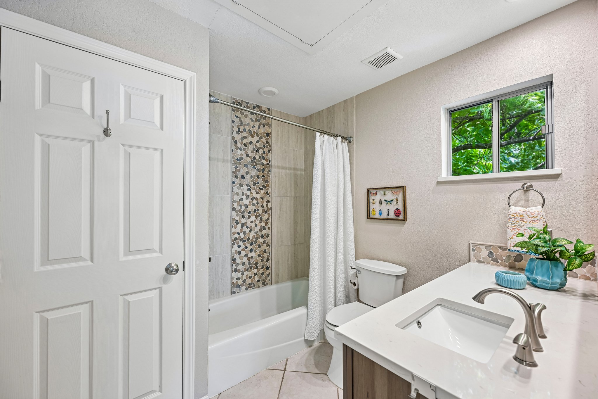 Enfield Rd unit 8-S1208-027.jpg