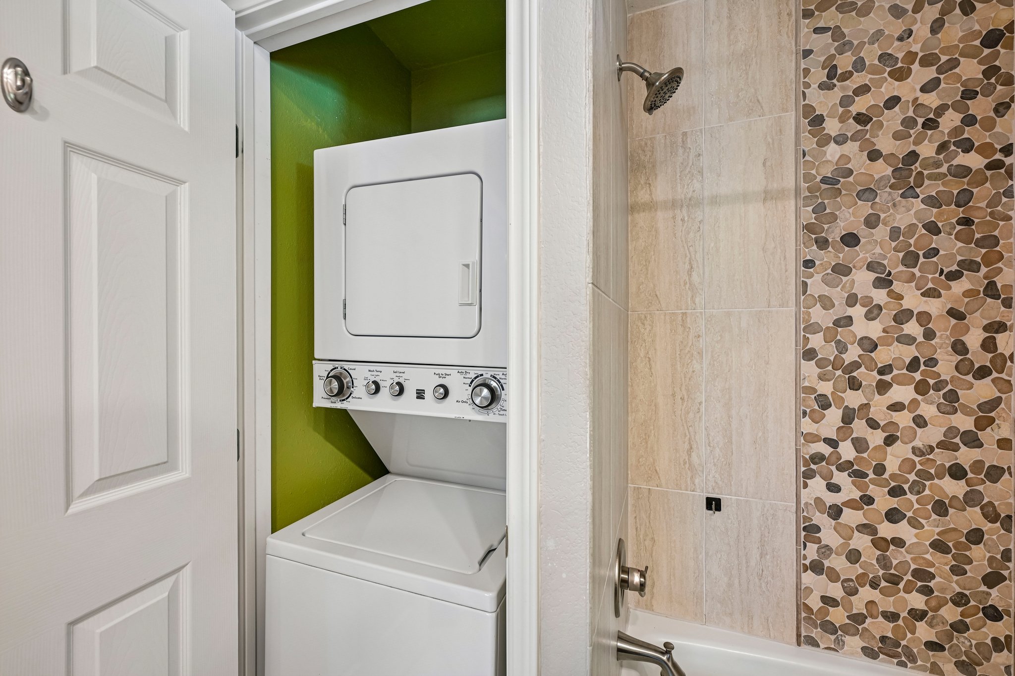 Enfield Rd unit 8-S1208-029.jpg