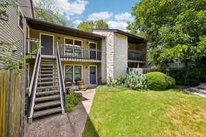 Enfield Rd unit 8-S1208-001.jpg