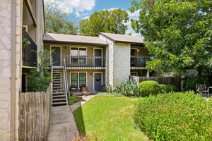 Enfield Rd unit 8-S1208-006.jpg