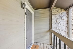 Enfield Rd unit 8-S1208-007.jpg