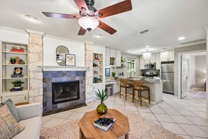 Enfield Rd unit 8-S1208-013.jpg