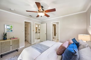 Enfield Rd unit 8-S1208-023.jpg