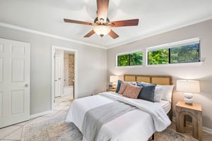 Enfield Rd unit 8-S1208-024.jpg