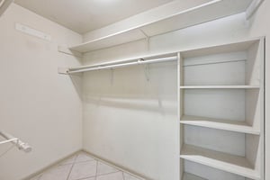 Enfield Rd unit 8-S1208-025.jpg