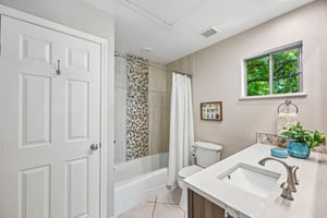 Enfield Rd unit 8-S1208-027.jpg
