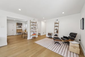 Stokes St-S1308-007.jpg