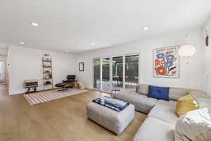 Stokes St-S1308-009.jpg