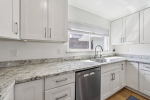 Stokes St-S1308-017.jpg