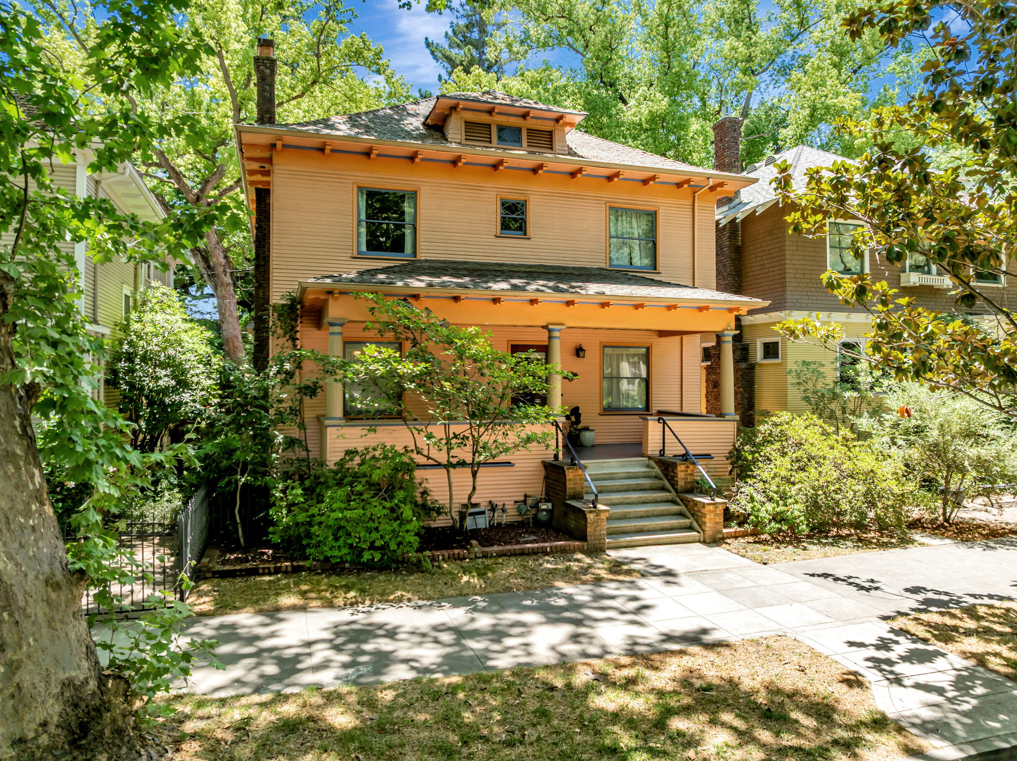 011_AERIAL_ 2414 H St_