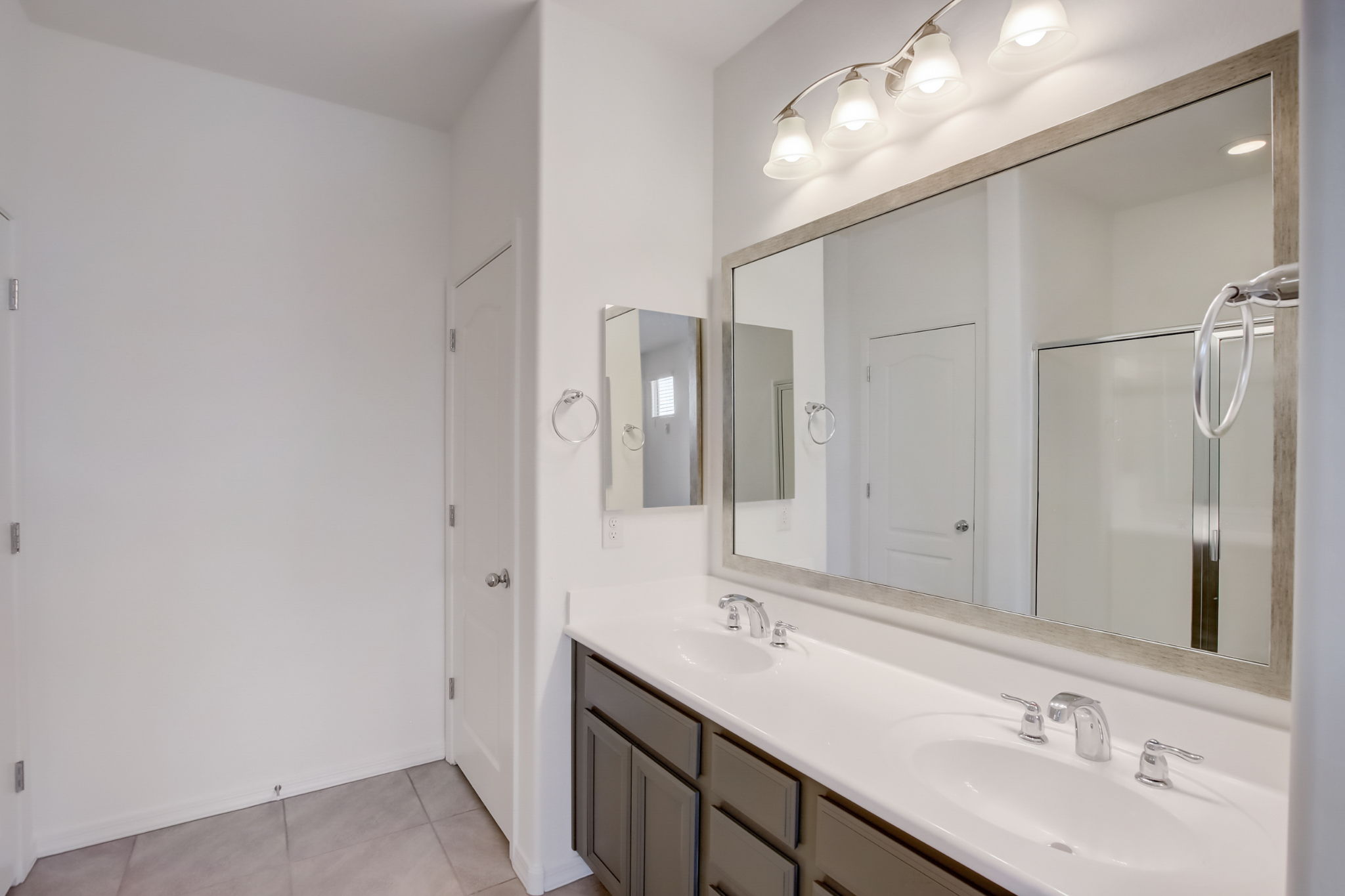 W Gross Ave-029