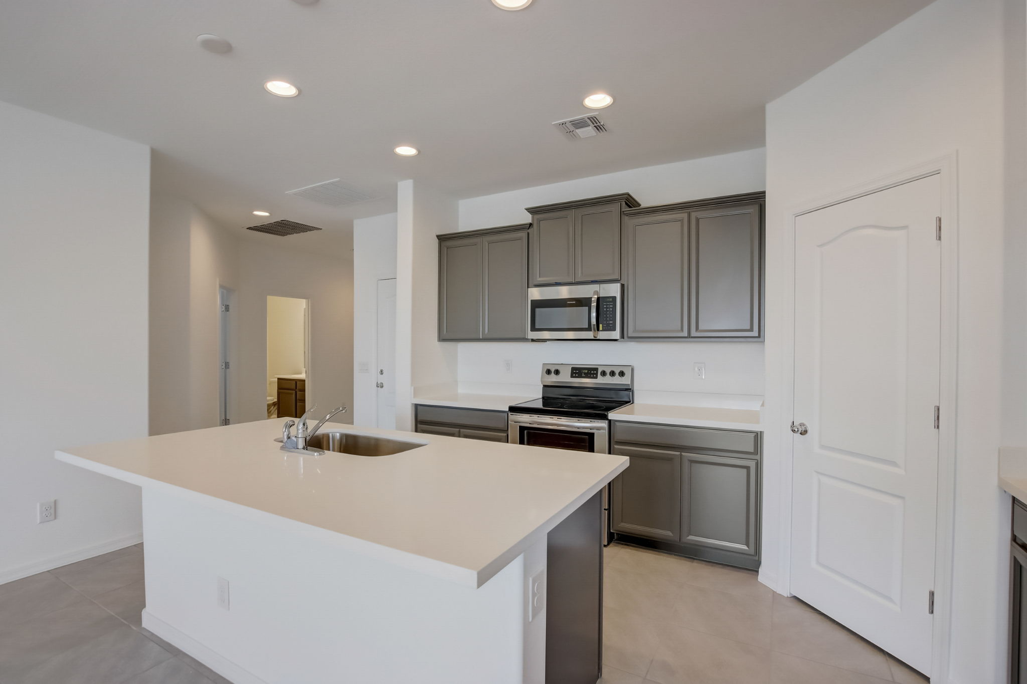 W Gross Ave-013