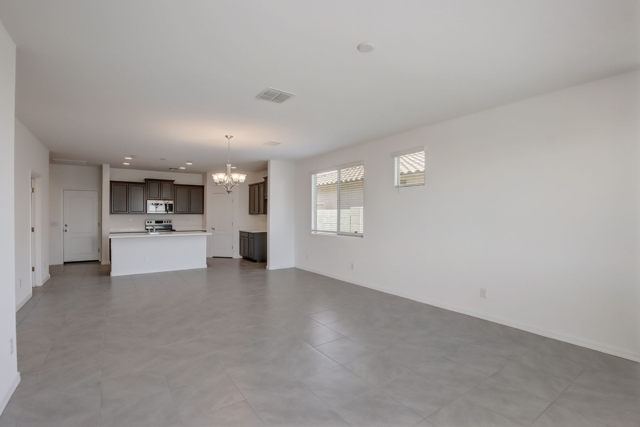 W Gross Ave-010