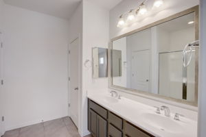 W Gross Ave-029