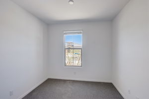 W Gross Ave-020