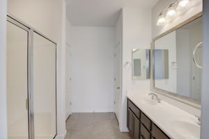 W Gross Ave-031