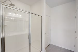 W Gross Ave-030