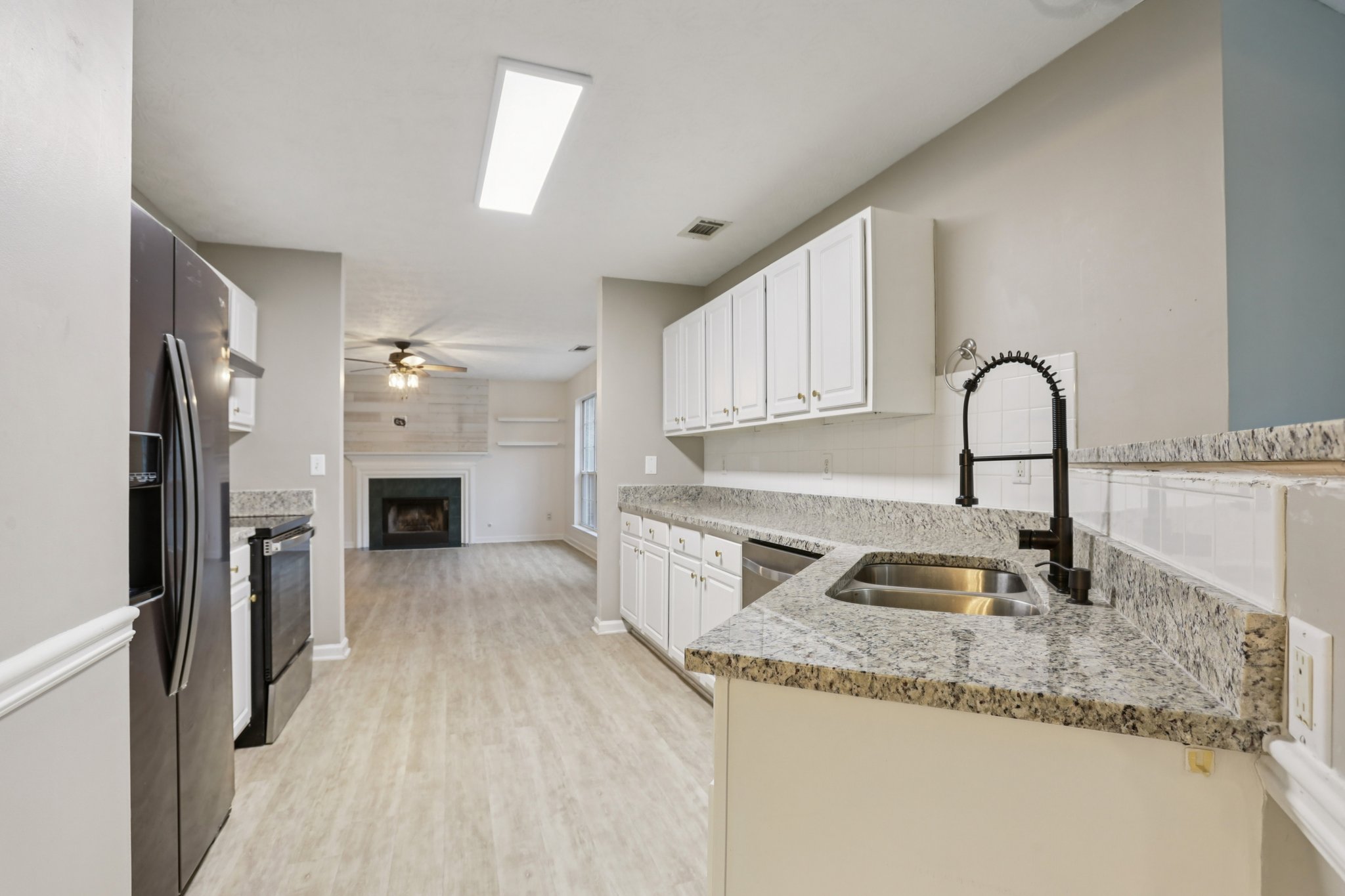 Hamilton Parc Ln NE-S1411-010.jpg