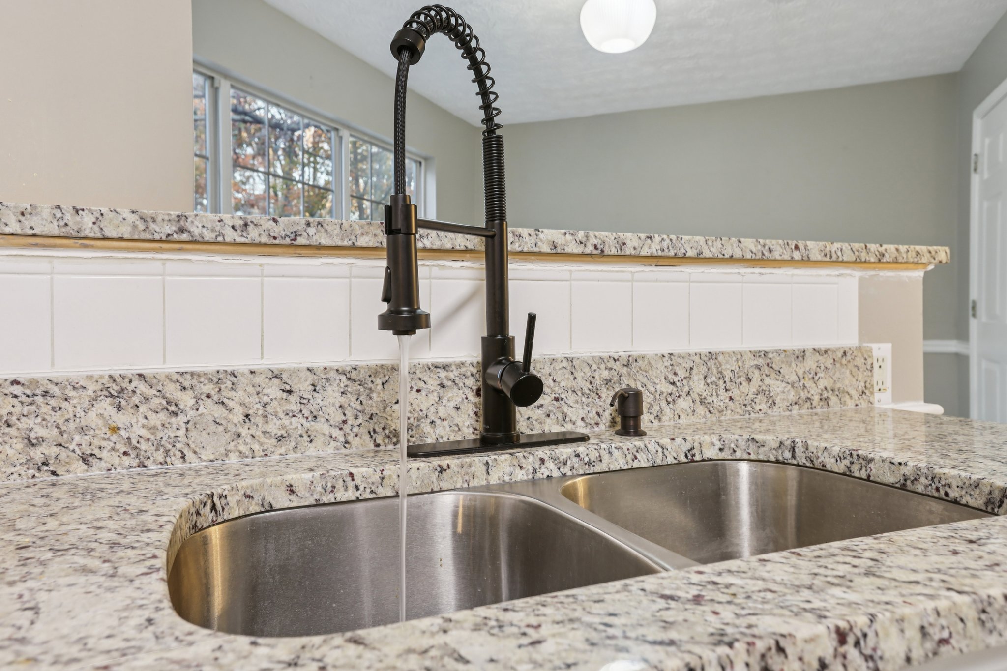 Hamilton Parc Ln NE-S1411-012.jpg