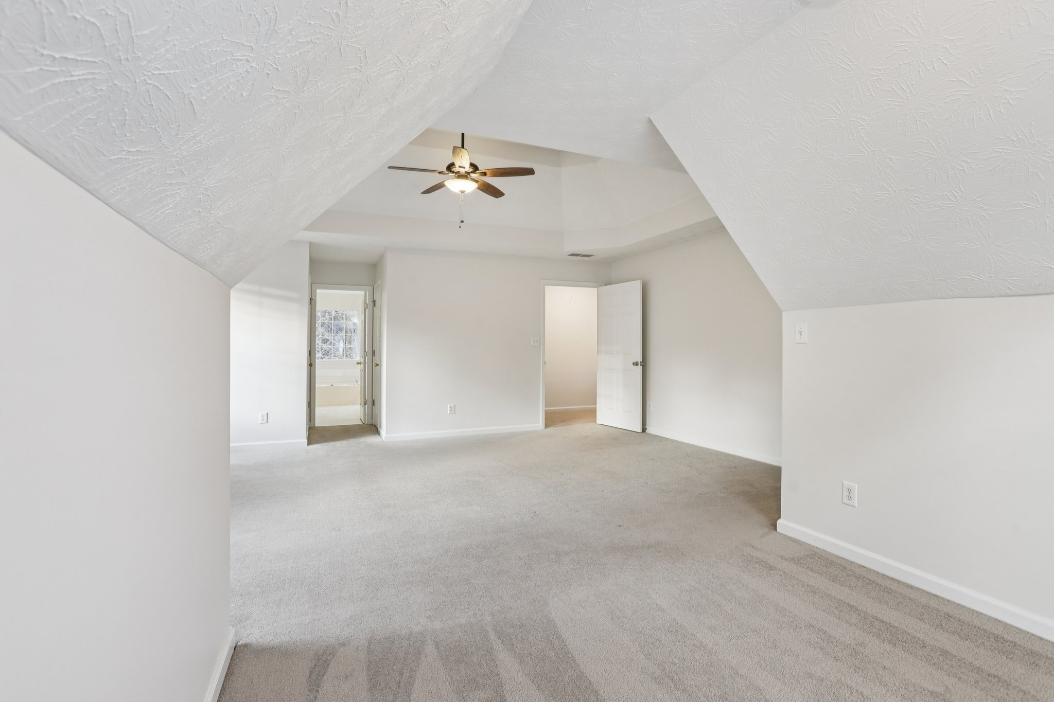 Hamilton Parc Ln NE-S1411-018.jpg