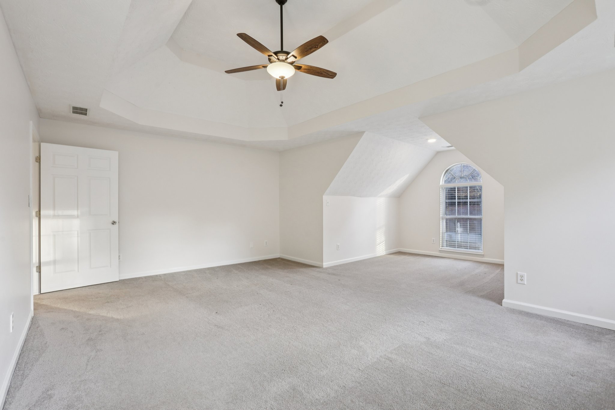 Hamilton Parc Ln NE-S1411-021.jpg