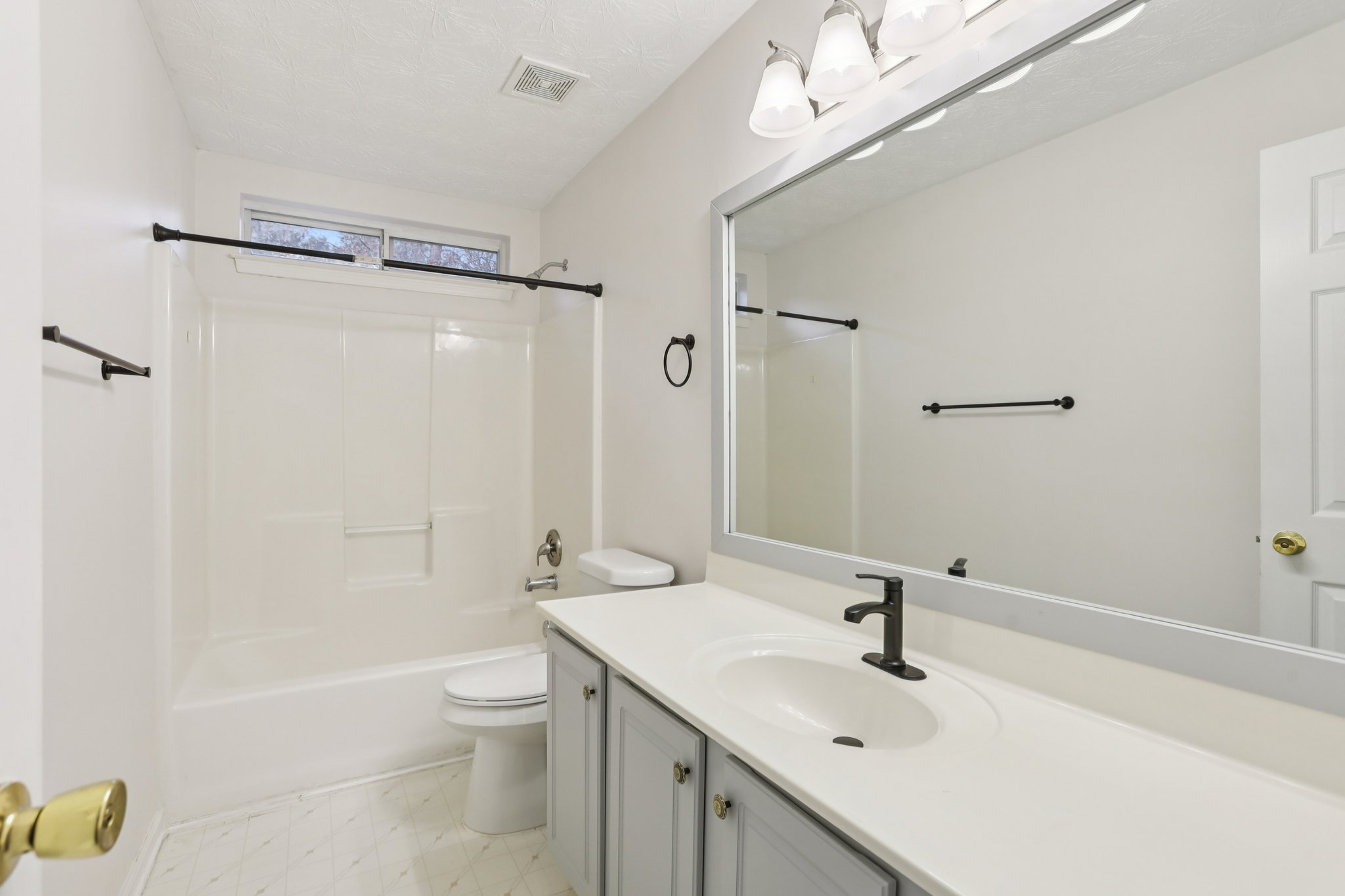 Hamilton Parc Ln NE-S1411-030.jpg