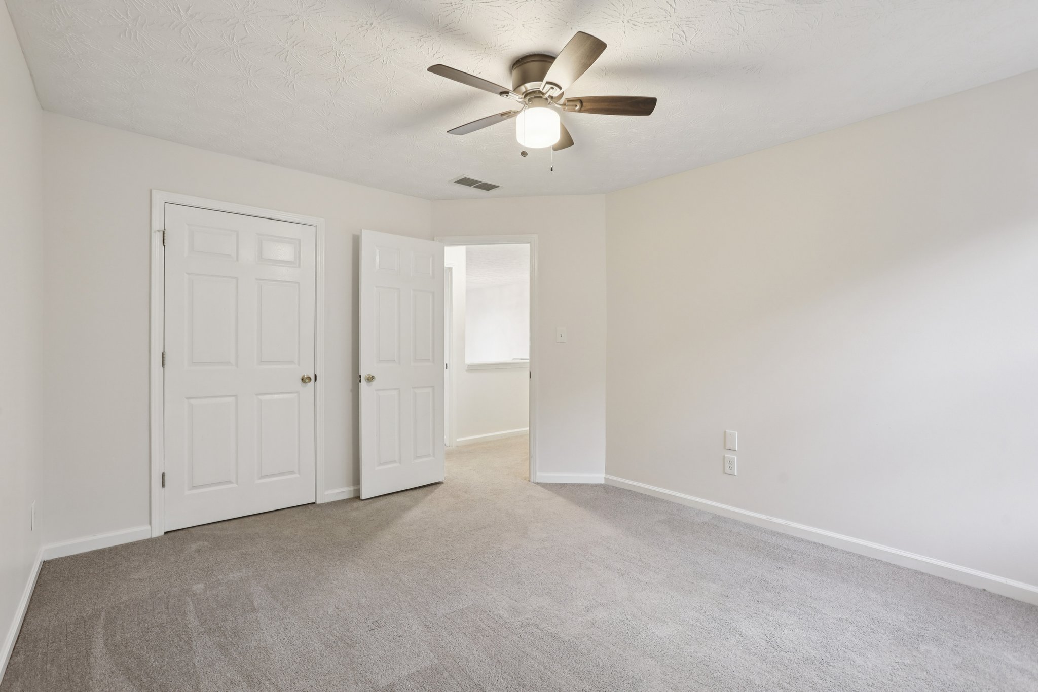 Hamilton Parc Ln NE-S1411-032.jpg