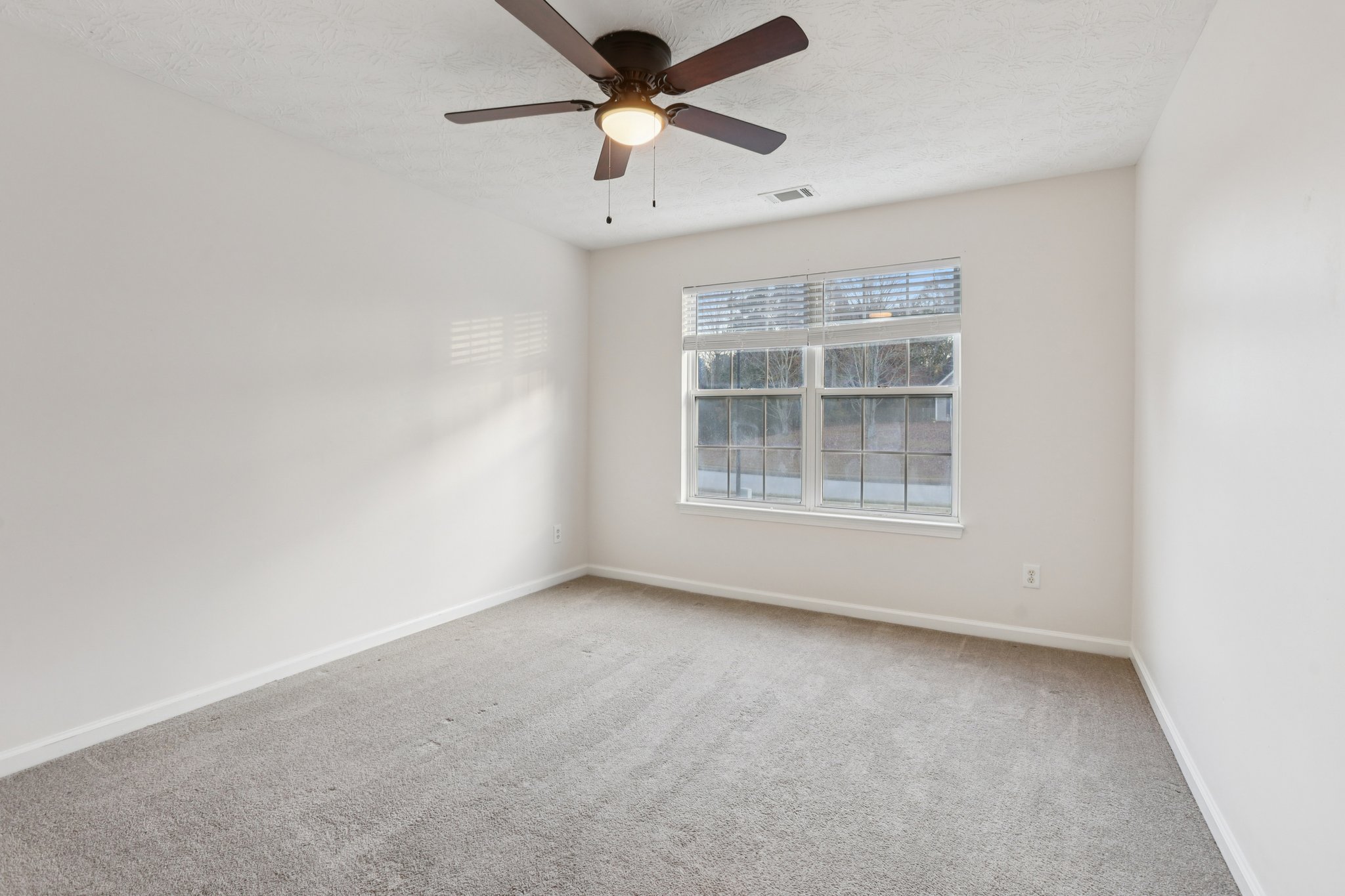 Hamilton Parc Ln NE-S1411-033.jpg