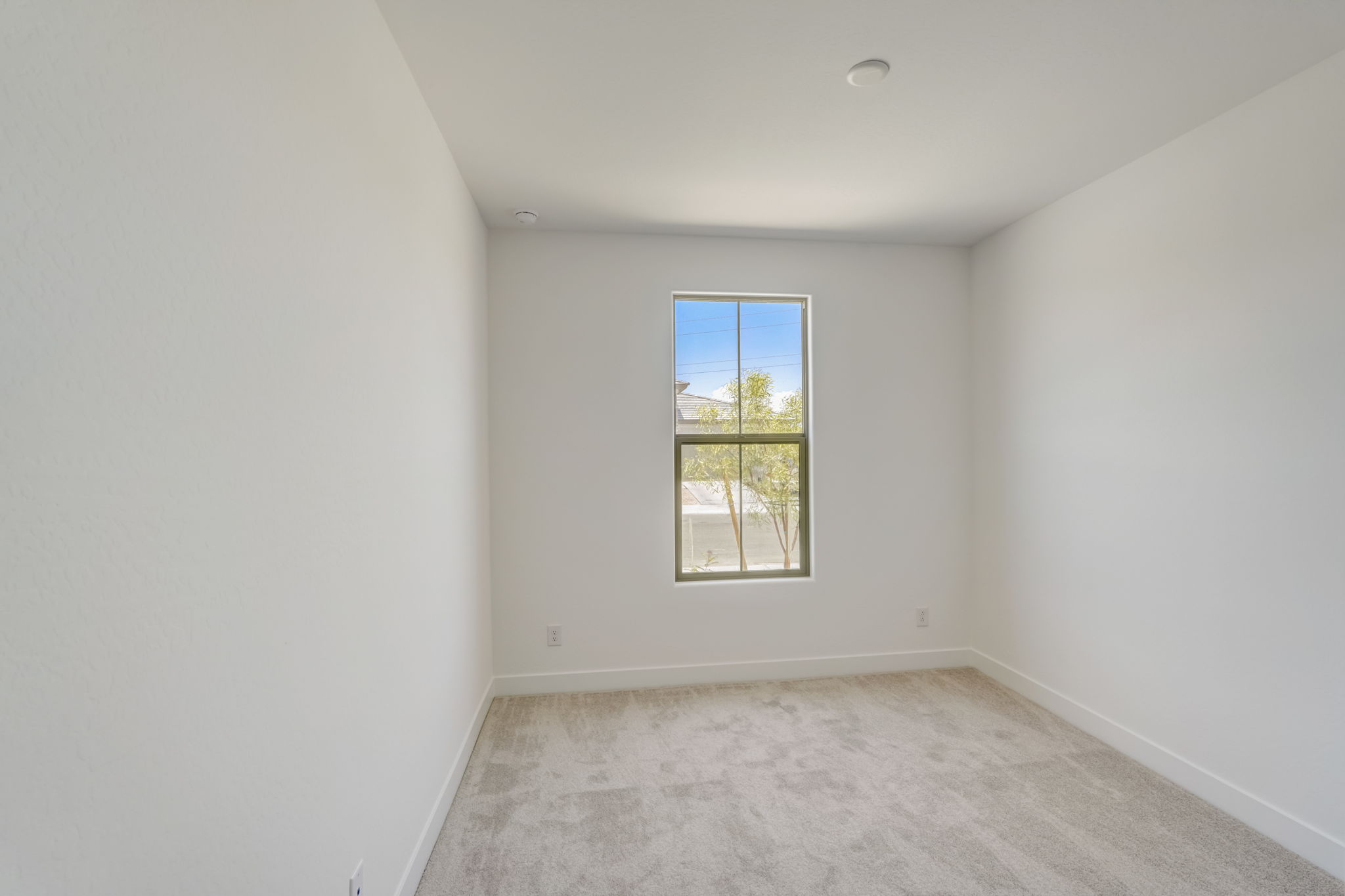 W Gross Ave-015