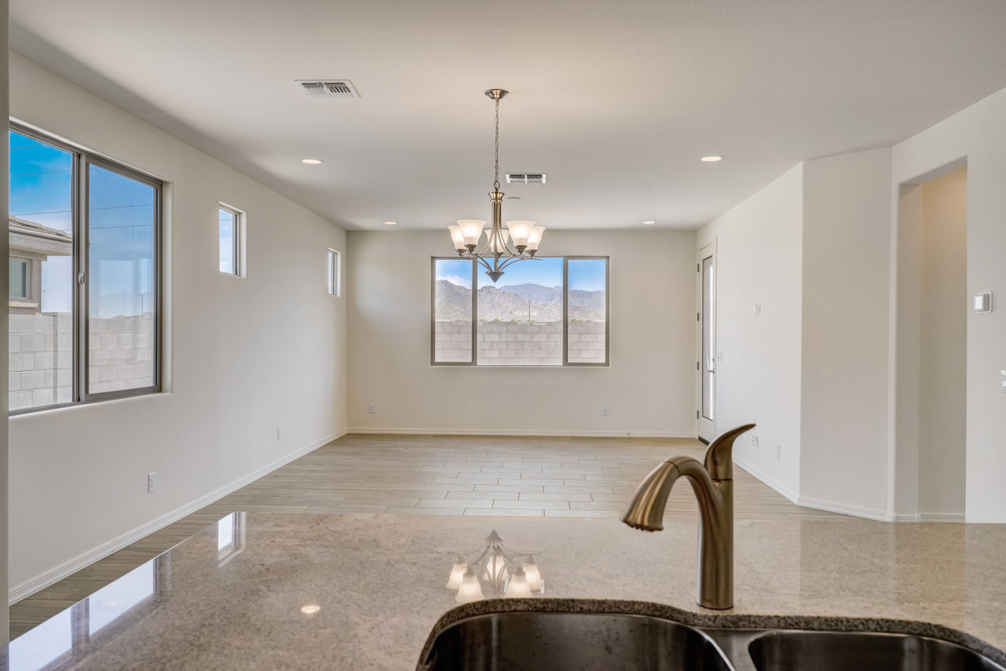 W Gross Ave-013