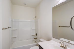 W Gross Ave-016