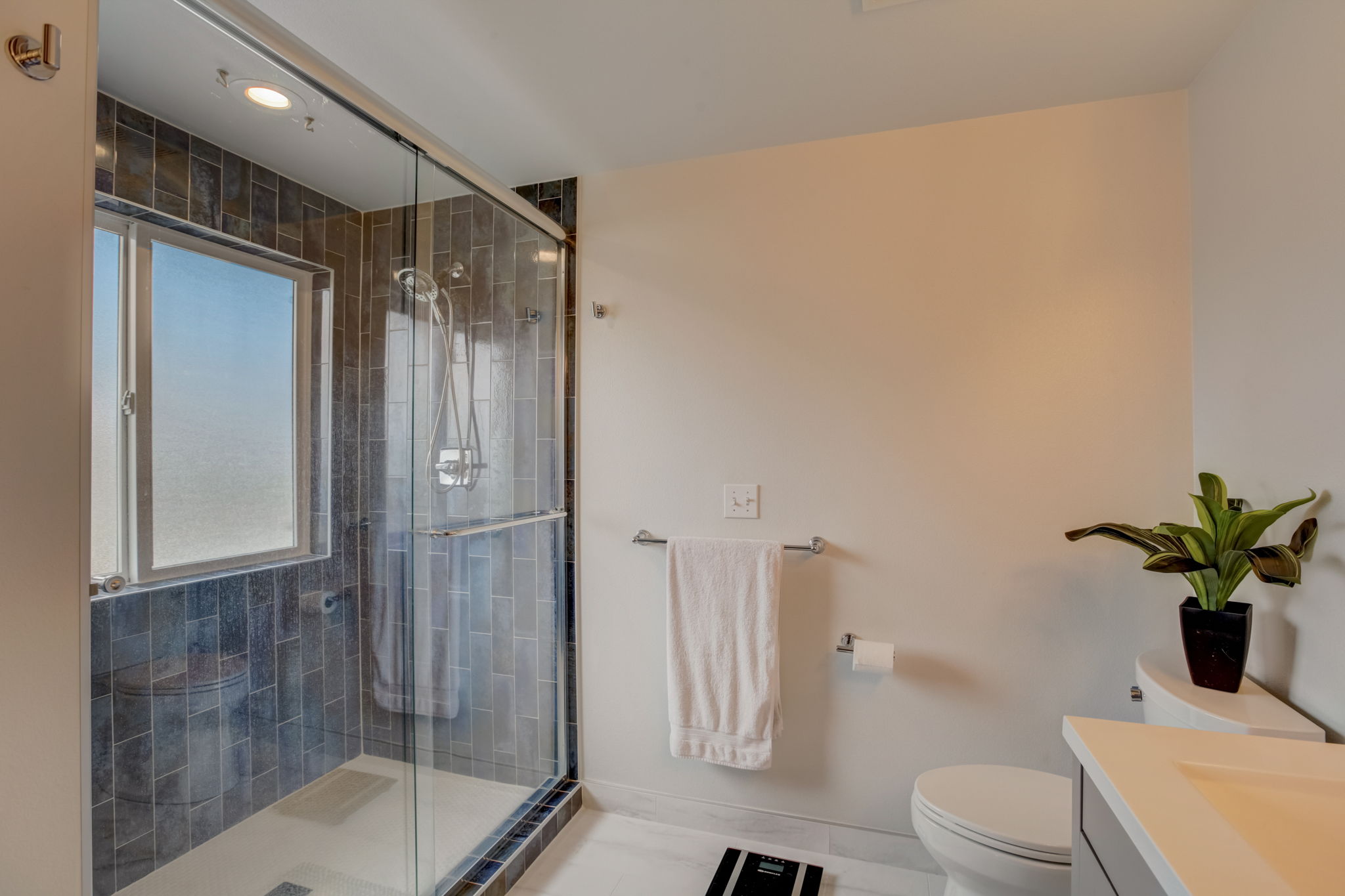 177th Street Ct E-028