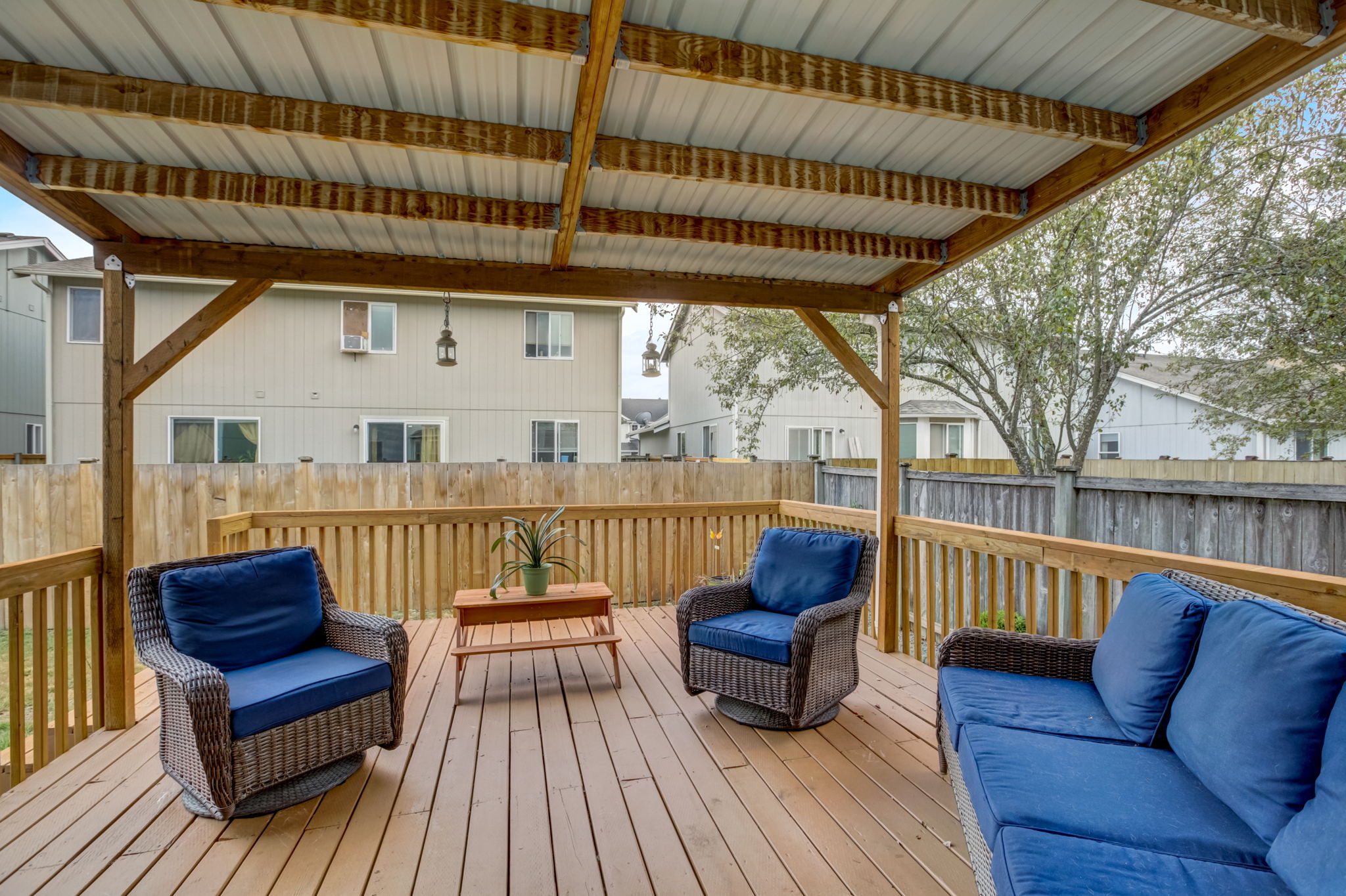 177th Street Ct E-044