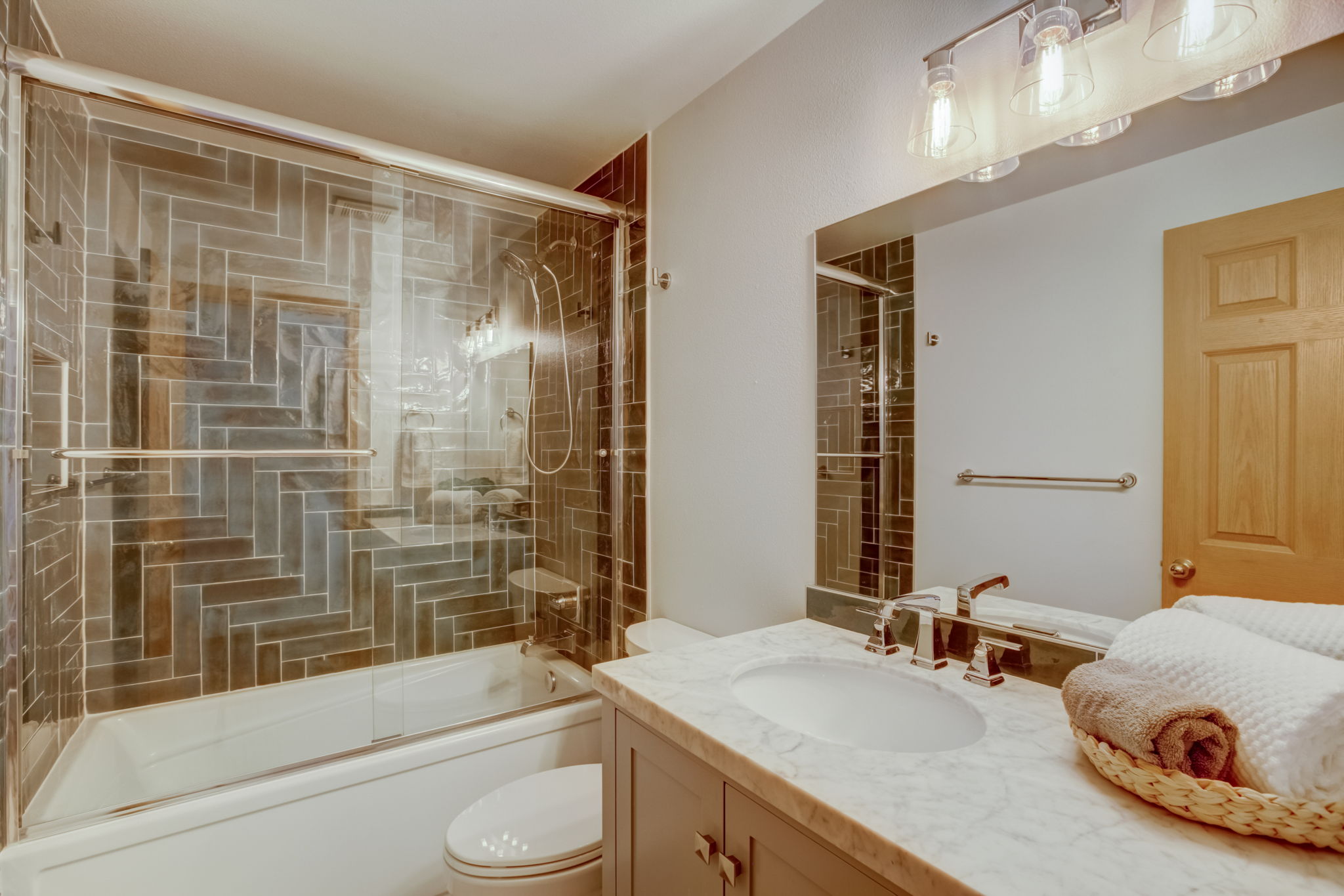 177th Street Ct E-034