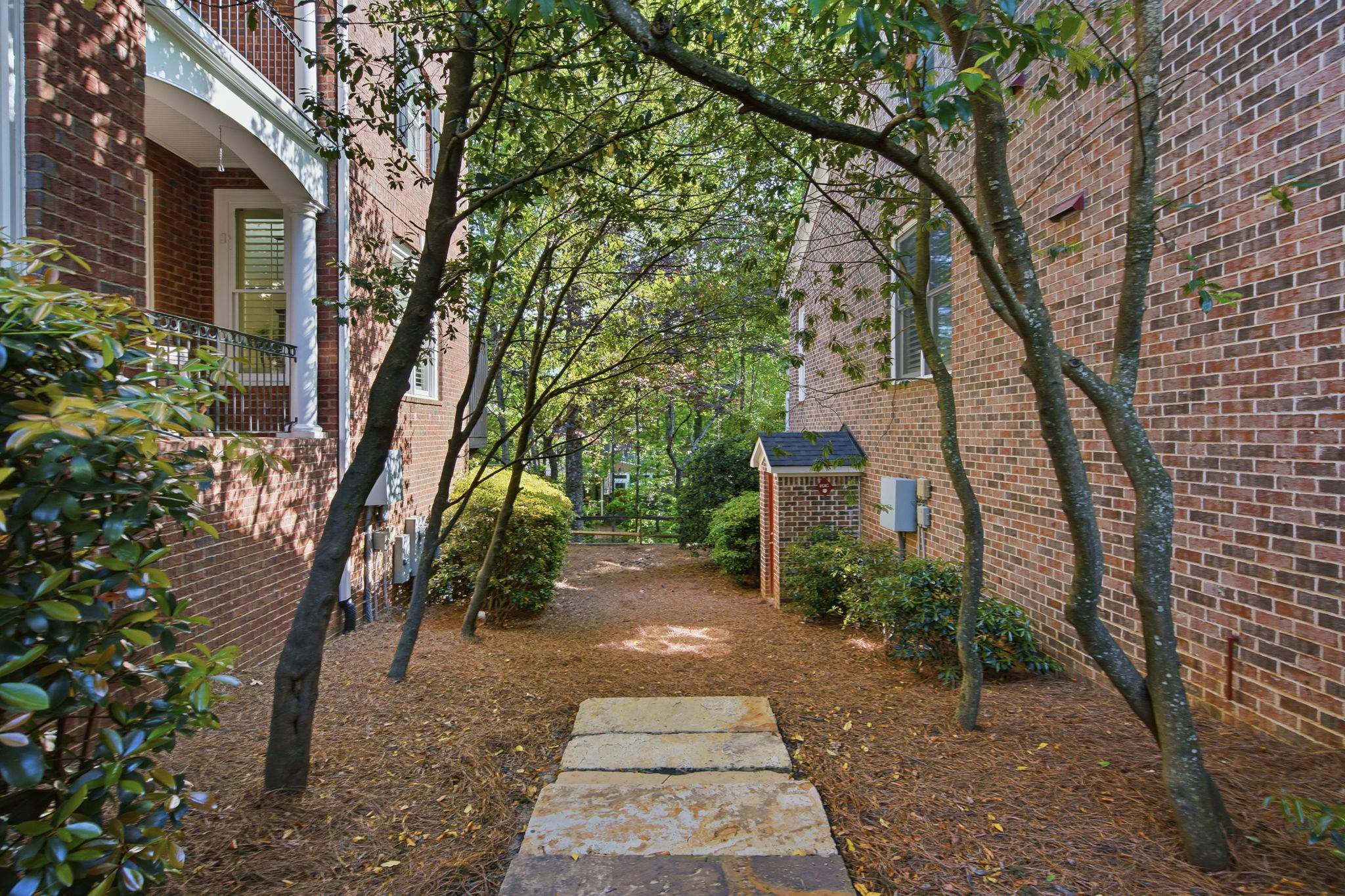 2416-loxford-ln-alpharetta-ga_010