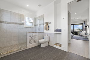 Primary Bathroom (3)