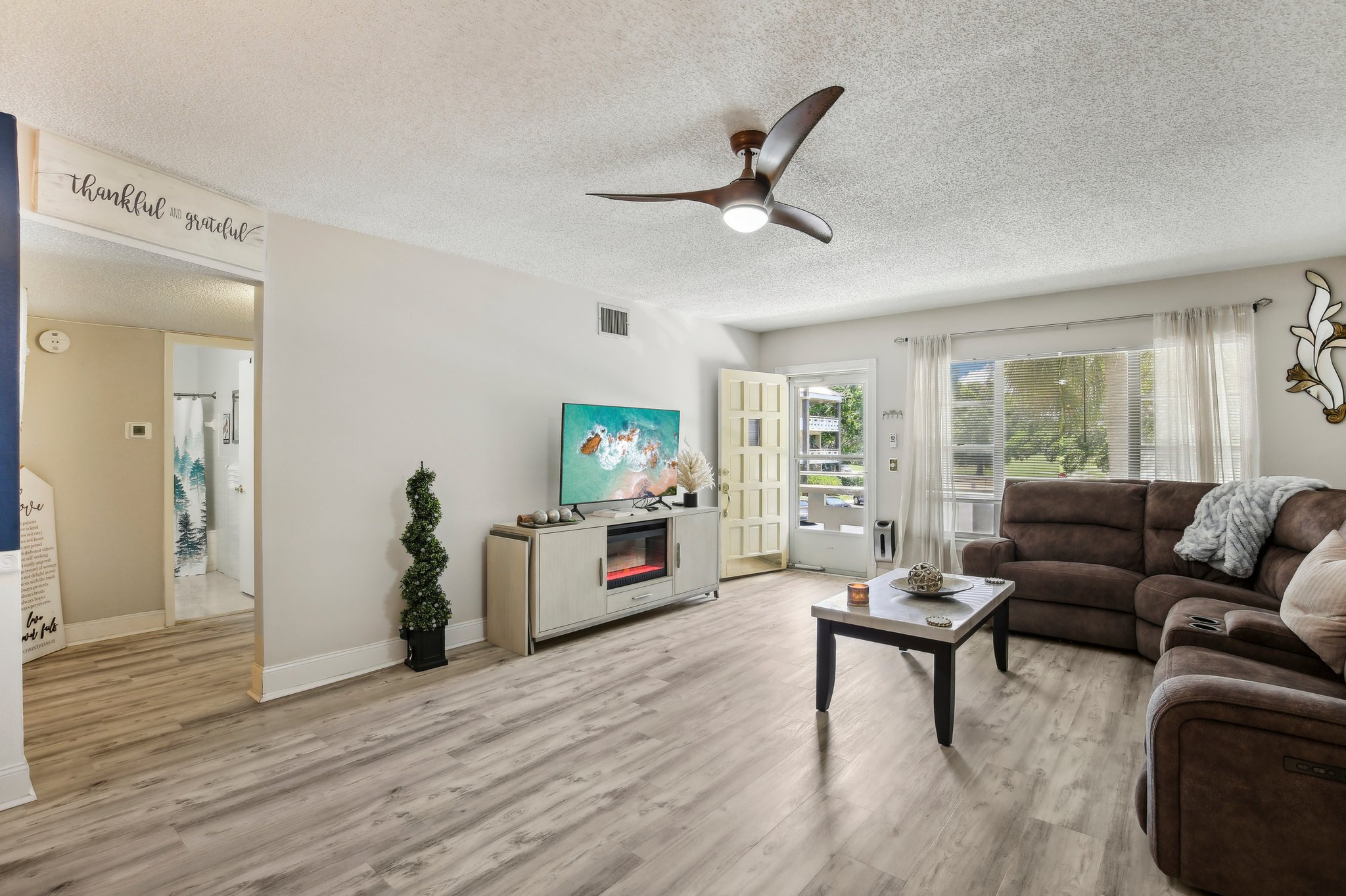 World Pkwy Blvd 26-1805-008.jpg