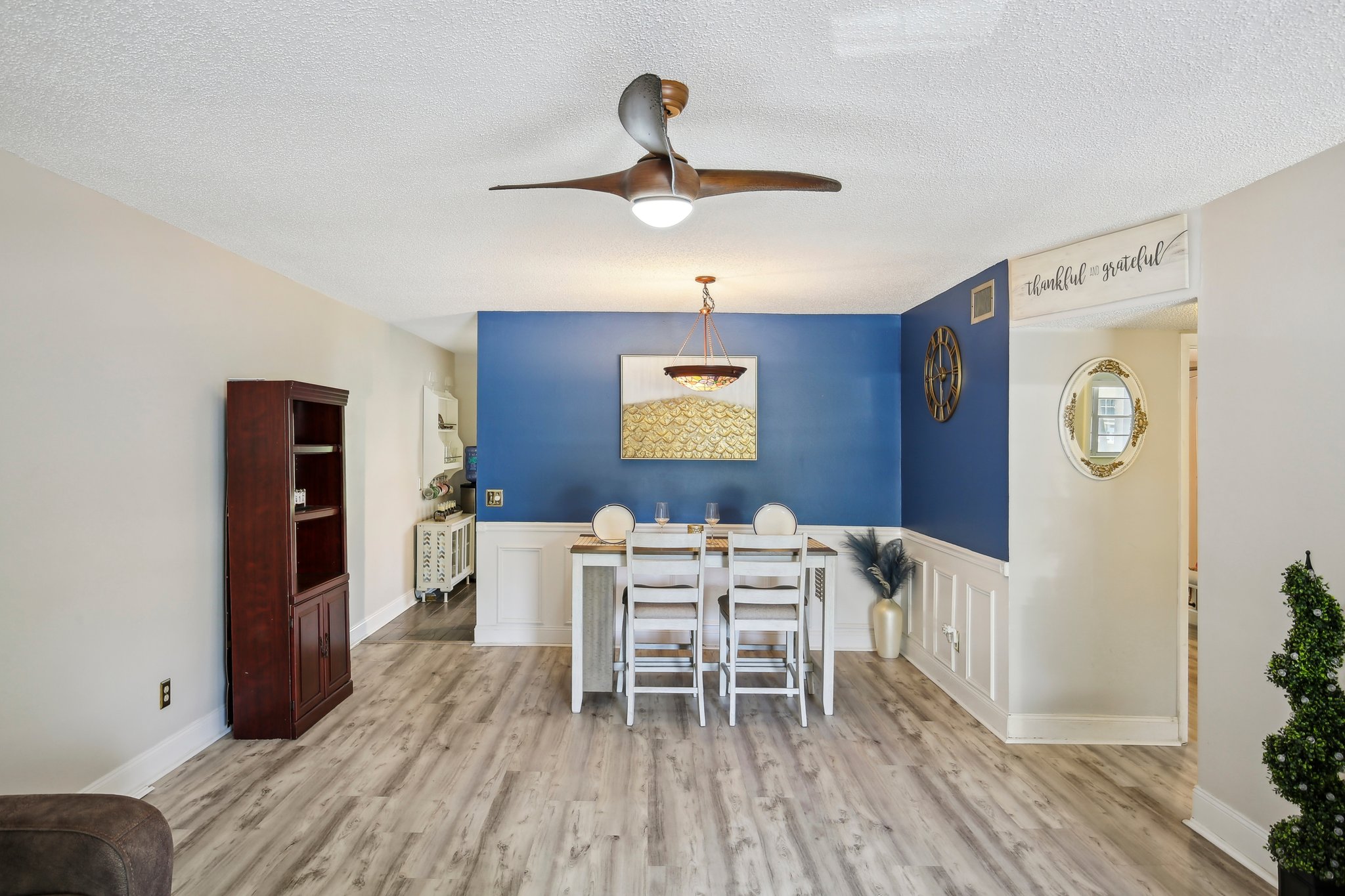 World Pkwy Blvd 26-1805-011.jpg