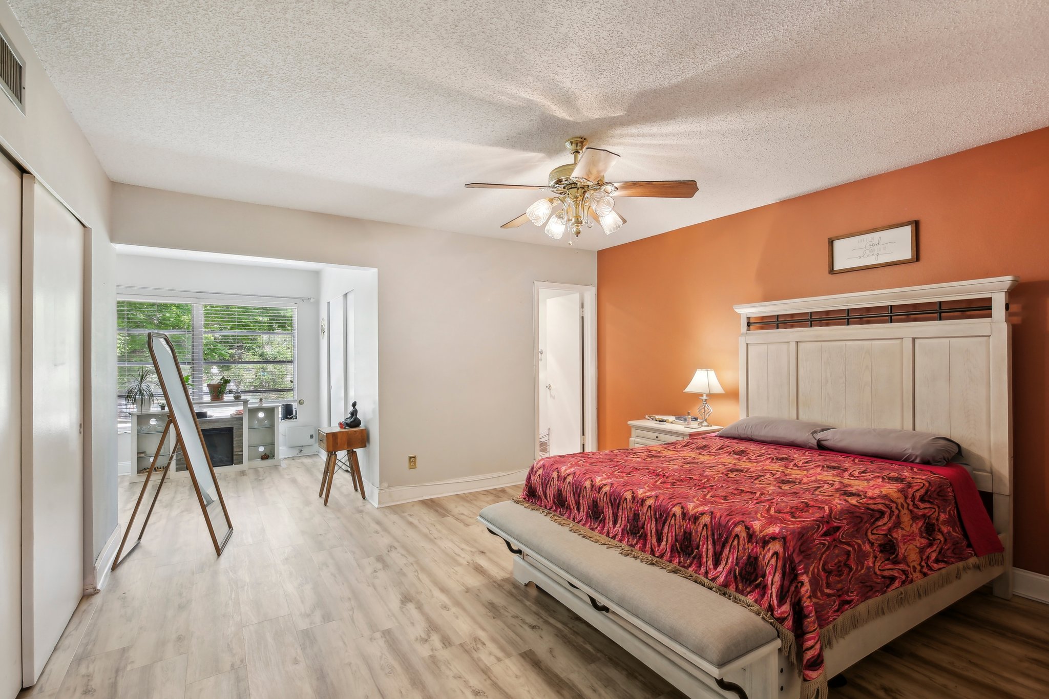 World Pkwy Blvd 26-1805-018.jpg