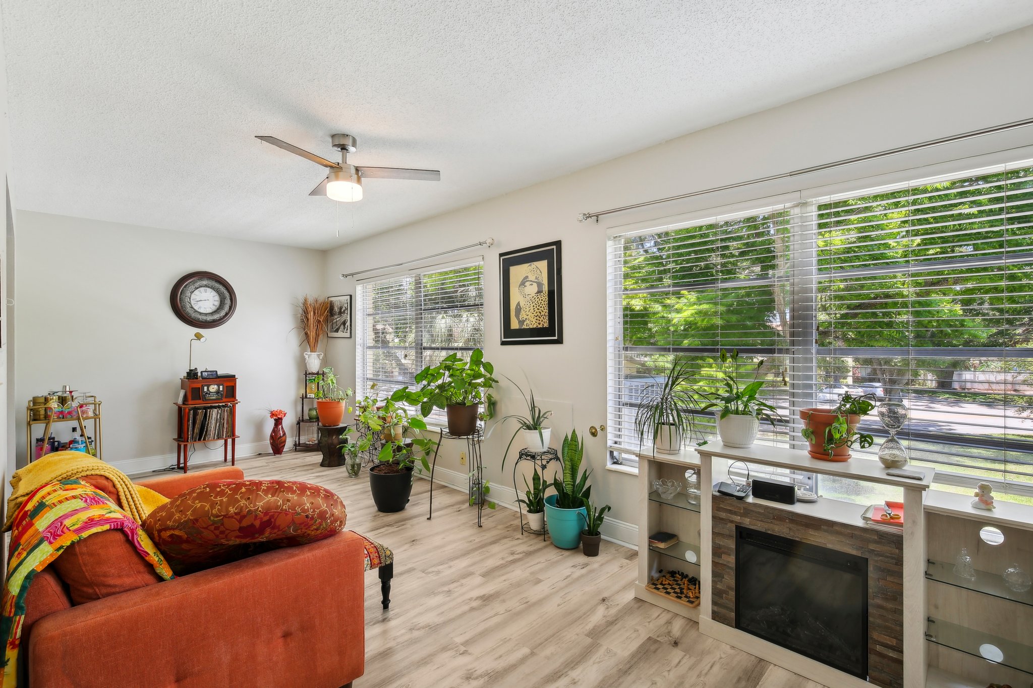 World Pkwy Blvd 26-1805-024.jpg