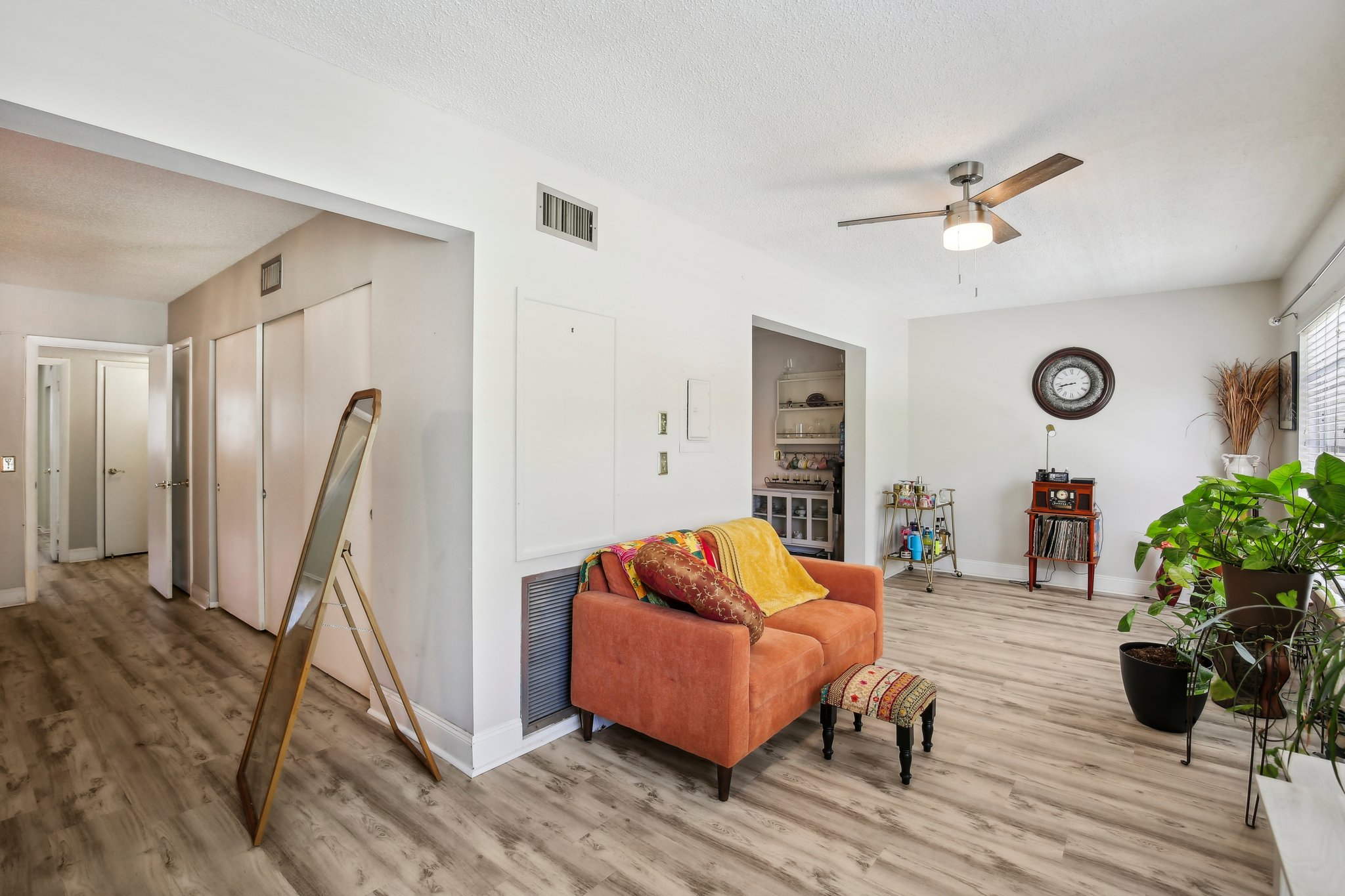 World Pkwy Blvd 26-1805-025.jpg