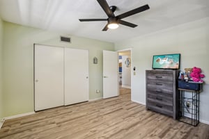 World Pkwy Blvd 26-1805-021.jpg
