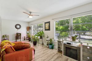World Pkwy Blvd 26-1805-024.jpg