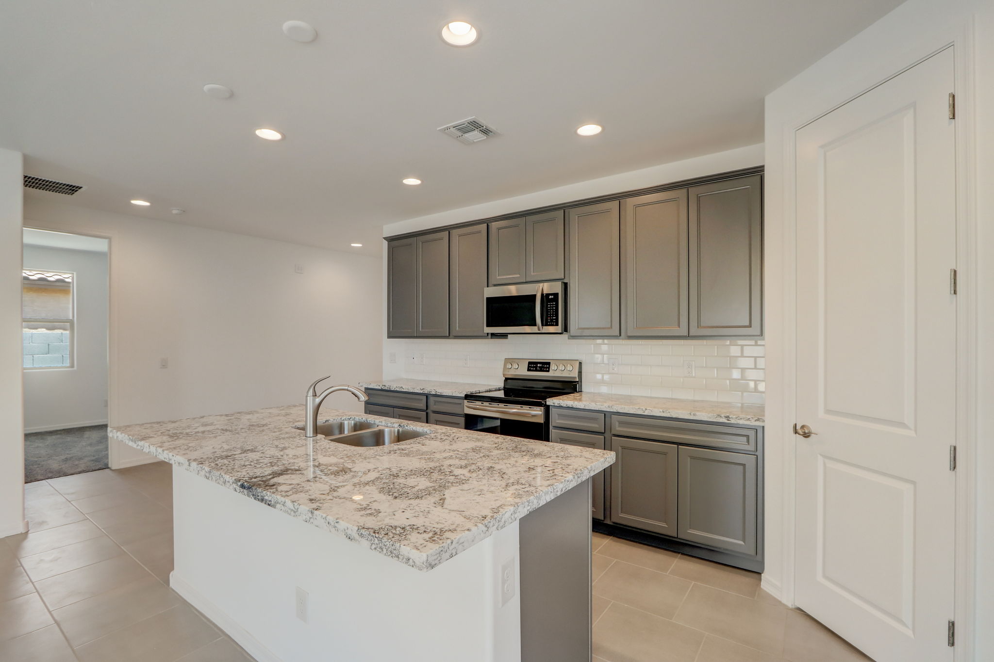 W Gross Ave-013