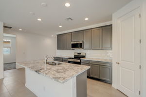 W Gross Ave-013