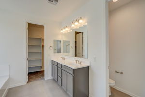W Gross Ave-029