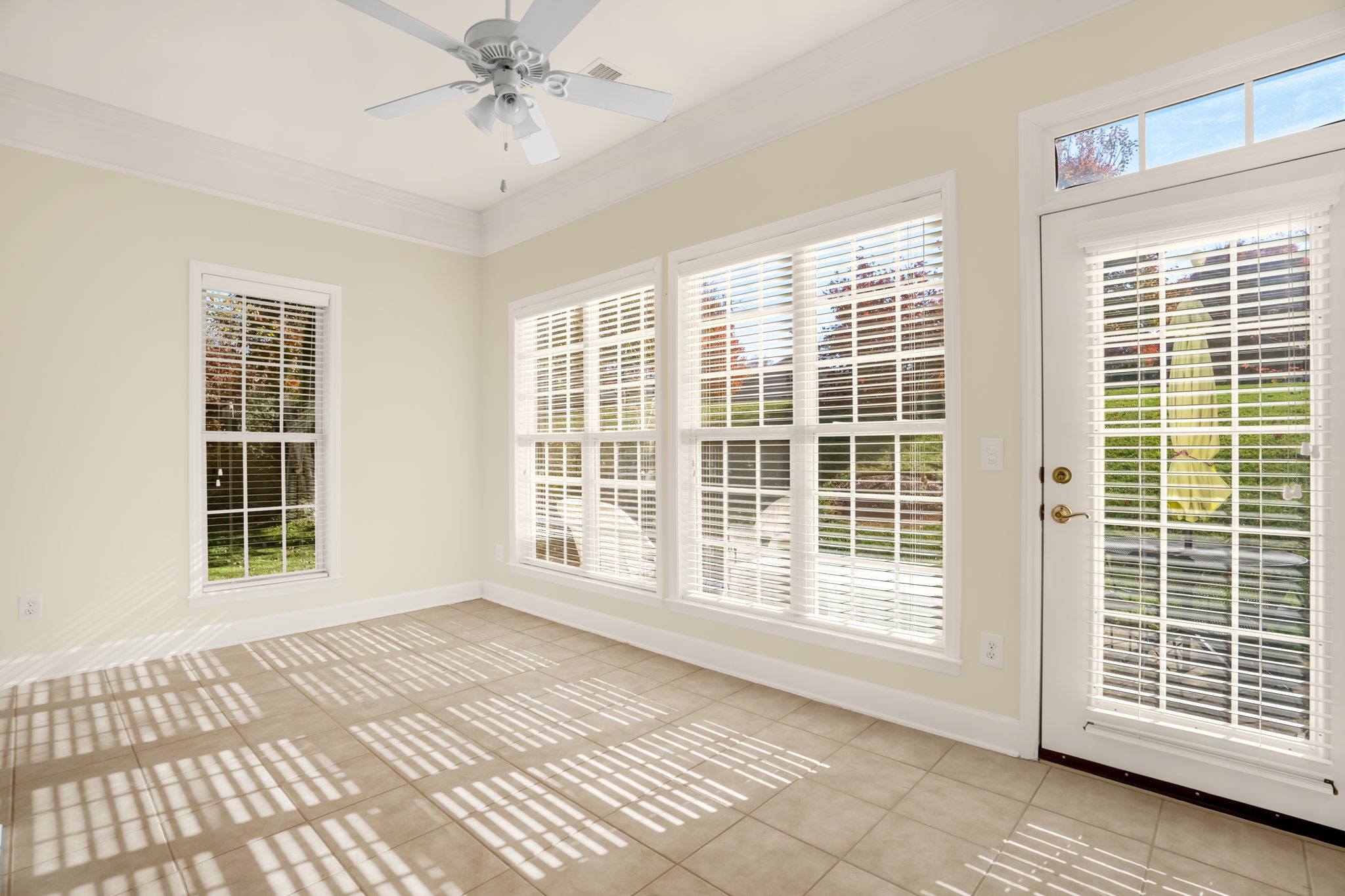 2417 Old Towne Dr-18