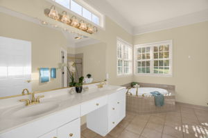 2417 Old Towne Dr-22