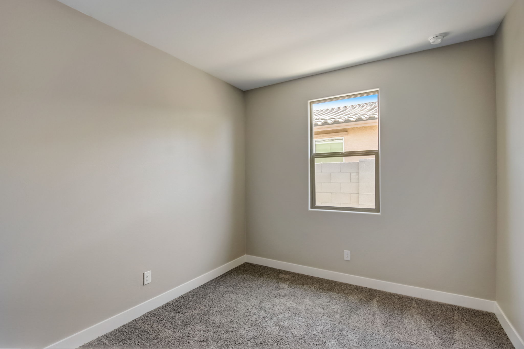 W Gross Ave-023